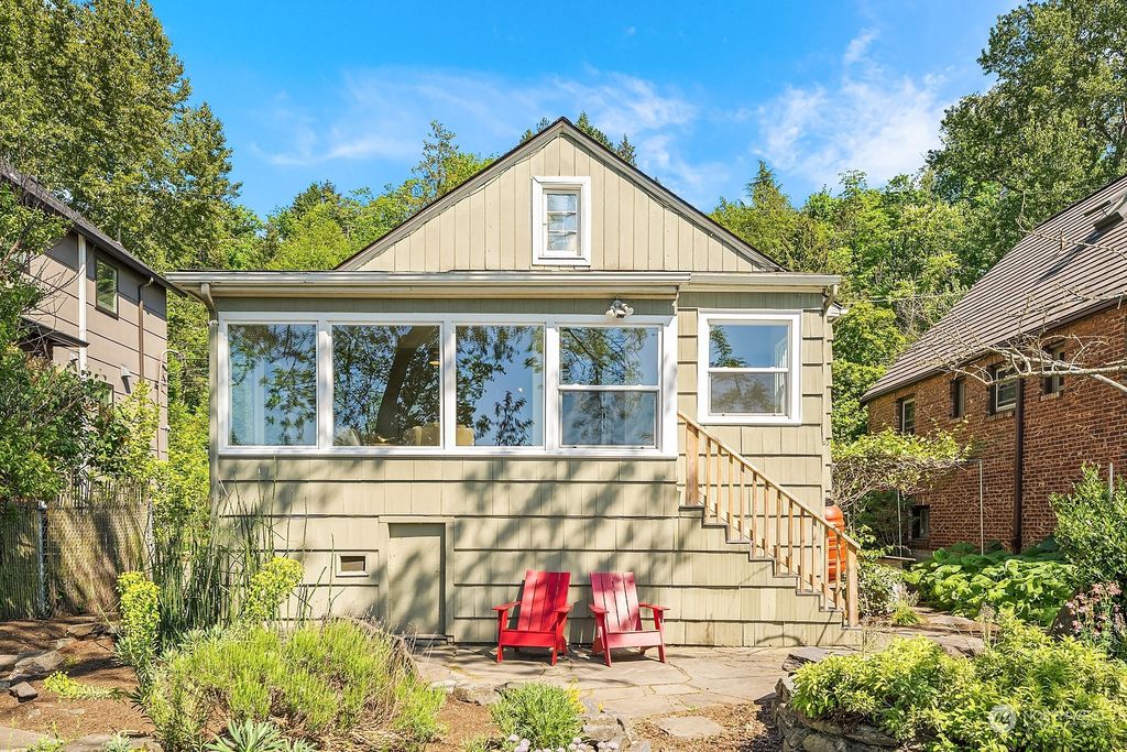 Photo of 117 32nd Avenue E, Seattle, WA 98112 (MLS # 2070356)