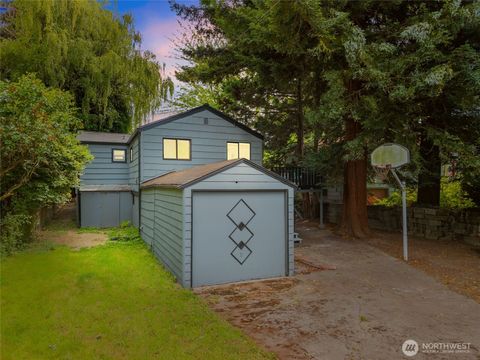 Photo of 826 S Trenton Street, Seattle, WA 98108 (MLS # 2435354)