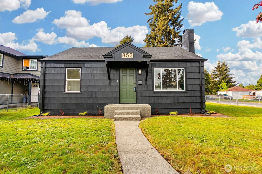 Photo of 853 117th Street S, Tacoma, WA 98444 (MLS # 2524954)