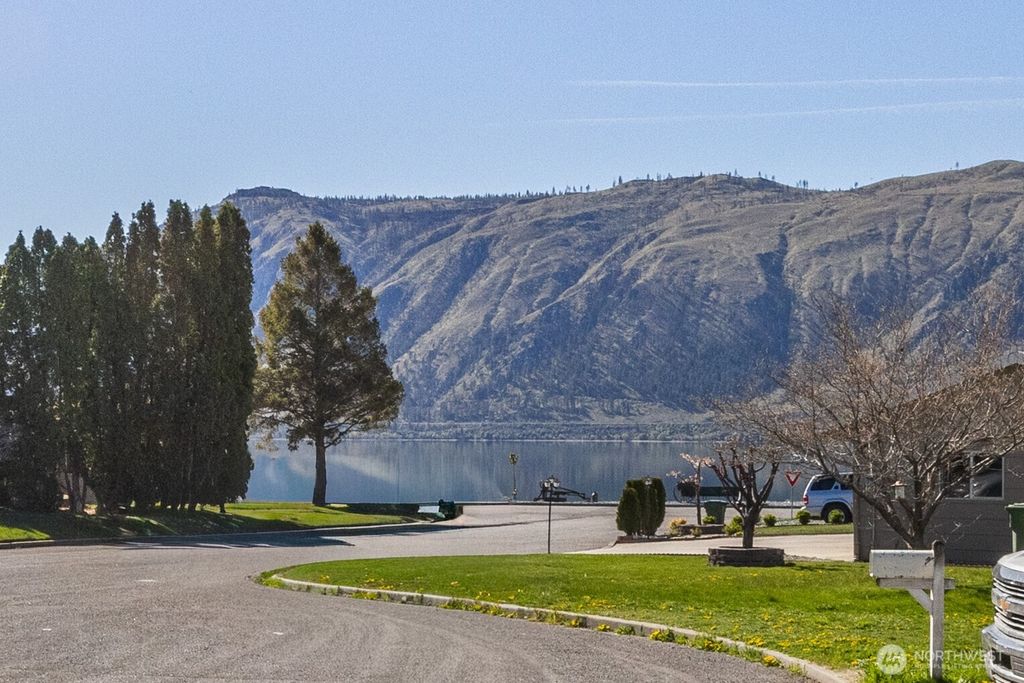 Photo of 928 Selkirk Place, Brewster, WA 98812 (MLS # 2495844)
