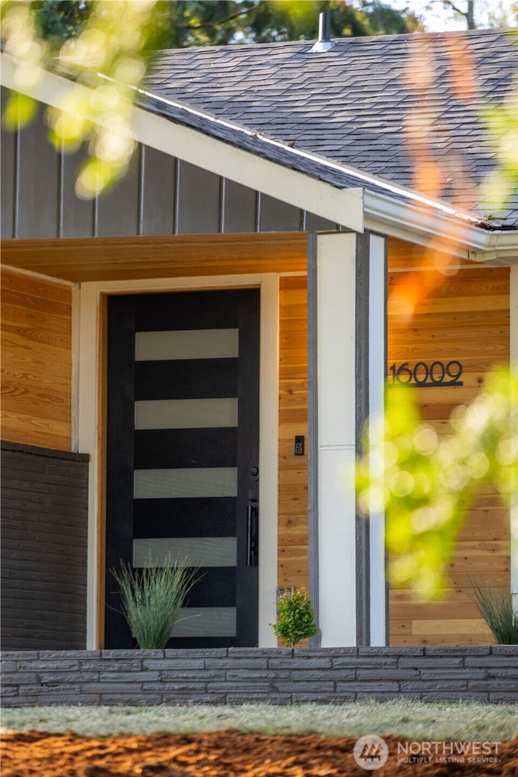 Photo of 16009 7th Avenue SW, Burien, WA 98166 (MLS # 2331854)