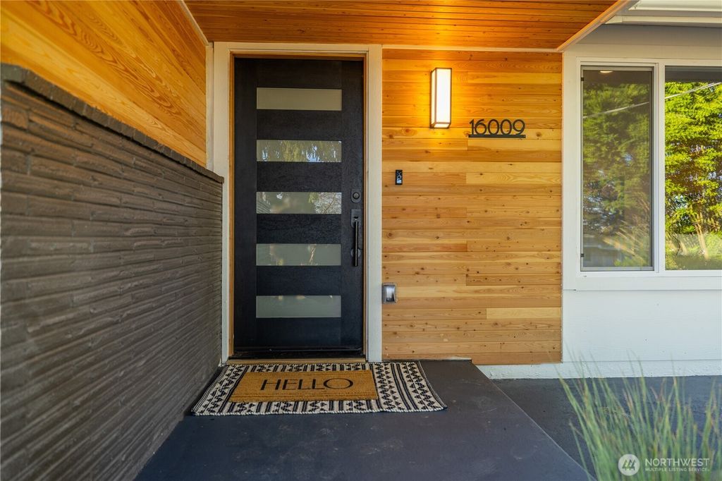 Photo of 16009 7th Avenue SW, Burien, WA 98166 (MLS # 2331854)