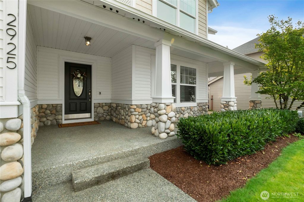Photo of 2925 SE 4th Street, Renton, WA 98056 (MLS # 2433126)
