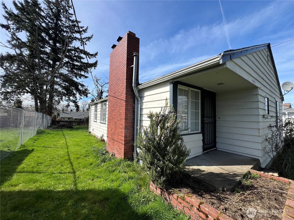 Photo of 9023 37th Avenue S, Seattle, WA 98118 (MLS # 2352656)