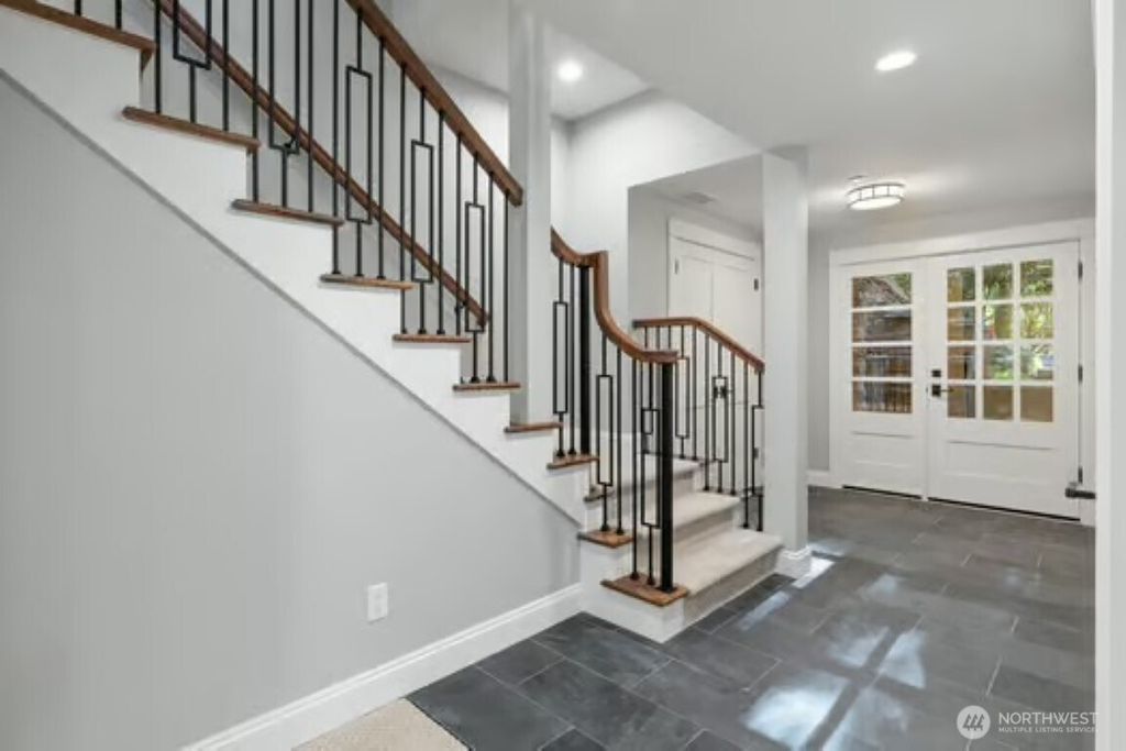 Photo of 13841 62nd Avenue NE, Kirkland, WA 98034 (MLS # 2472290)