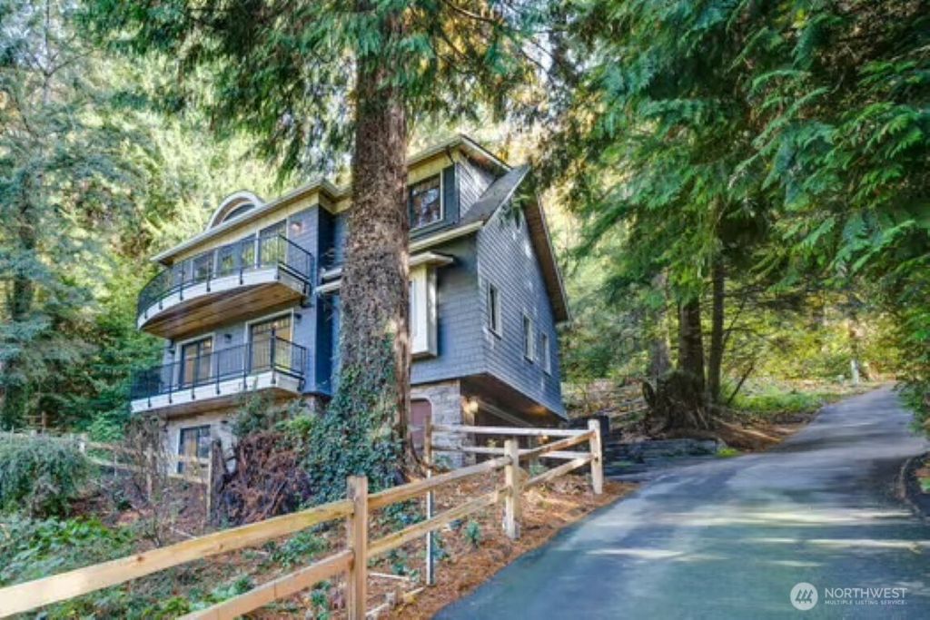 Photo of 13841 62nd Avenue NE, Kirkland, WA 98034 (MLS # 2472290)