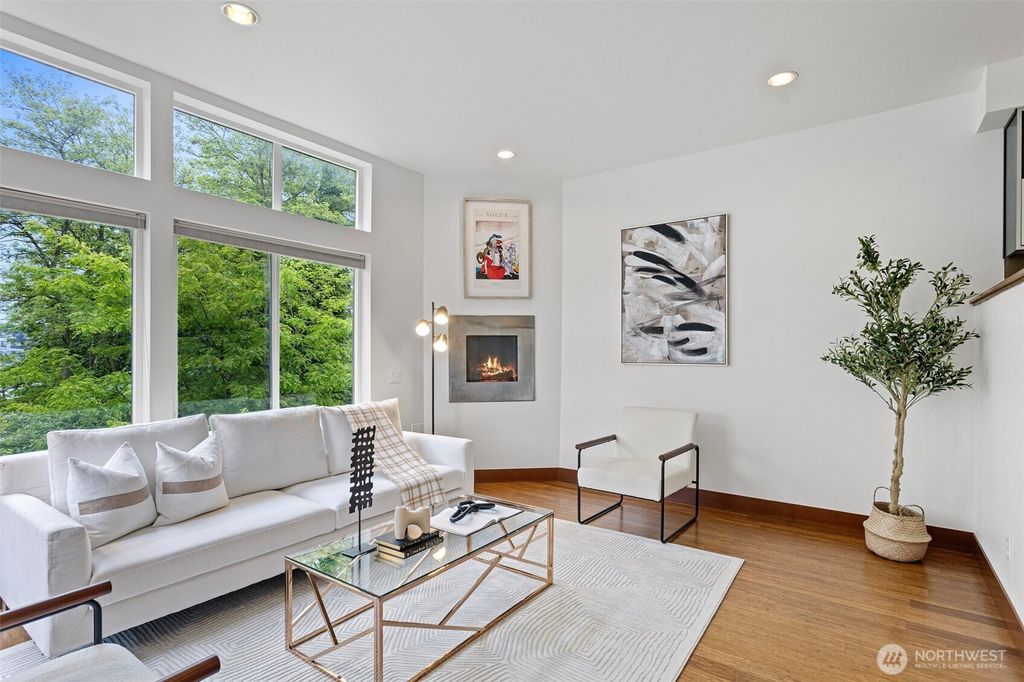 Photo of 566 McGraw Street, Seattle, WA 98109 (MLS # 2390803)