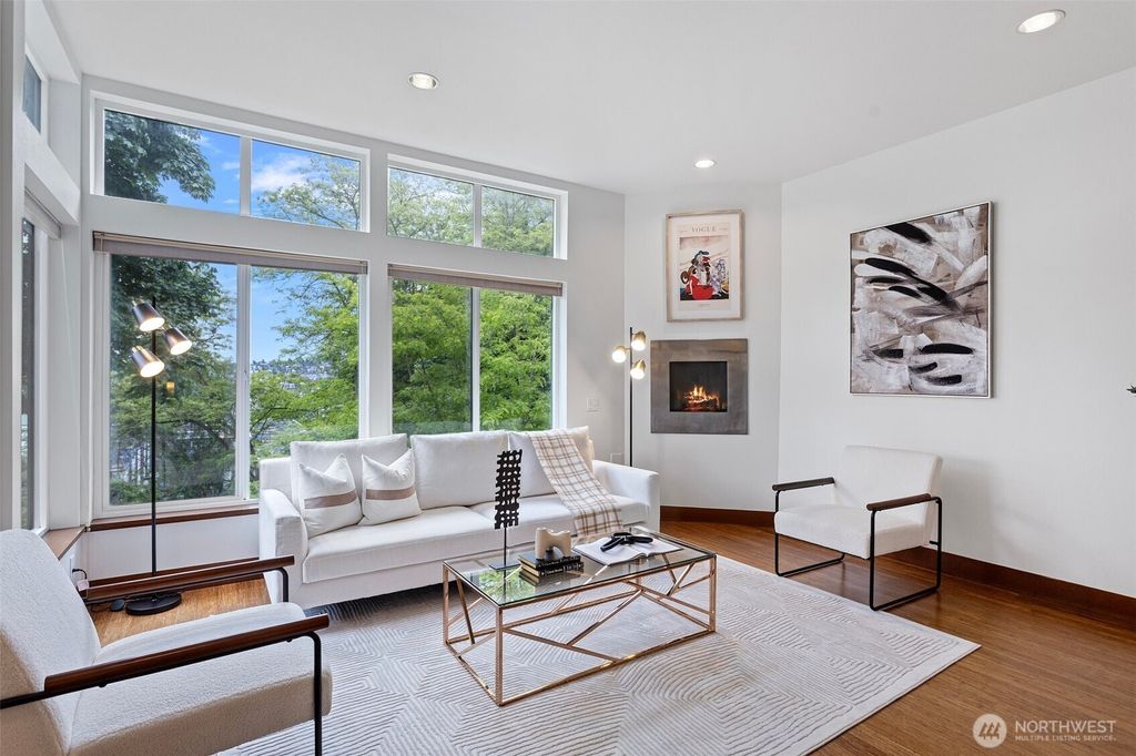 Photo of 566 McGraw Street, Seattle, WA 98109 (MLS # 2390803)