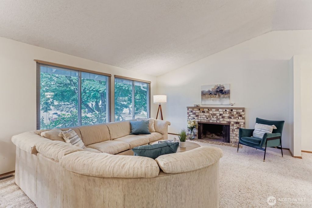 Photo of 13018 NE 134th Place, Kirkland, WA 98034 (MLS # 2430527)