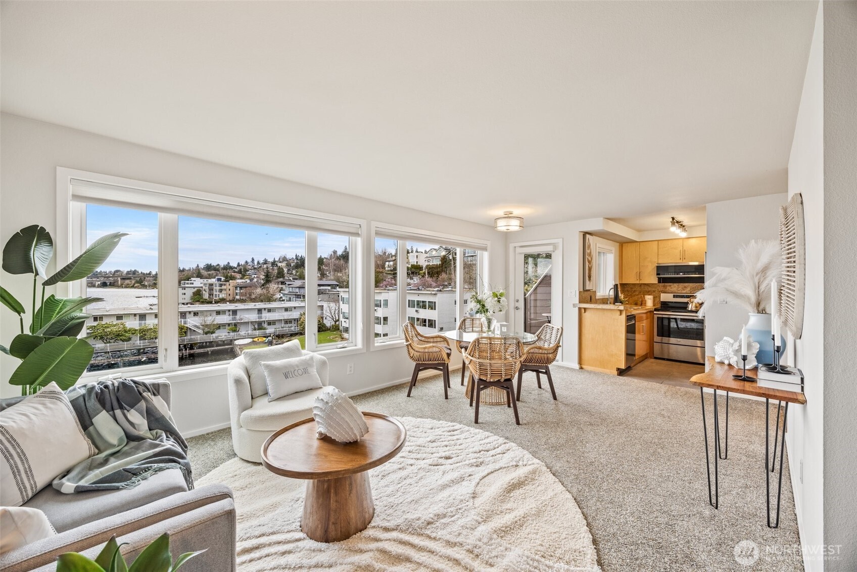 334 Lakeside Avenue S 404