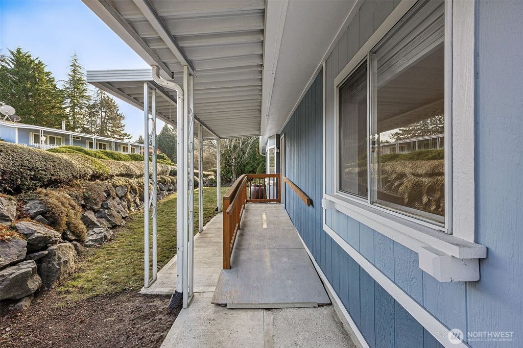 Photo of 2500 S 370th Street #162, Federal Way, WA 98003 (MLS # 2458250)