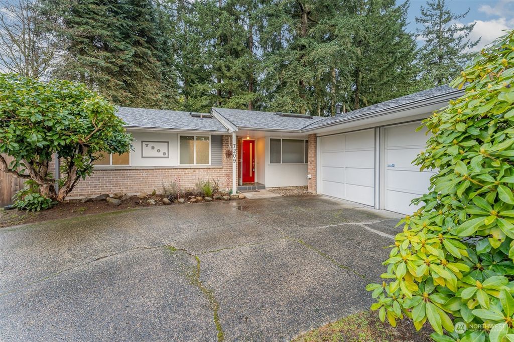 Photo of 7209 139th Place NE, Redmond, WA 98052 (MLS # 2194104)