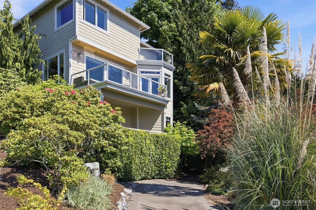 Photo of 5015 Sound Avenue, Everett, WA 98203 (MLS # 2525851)