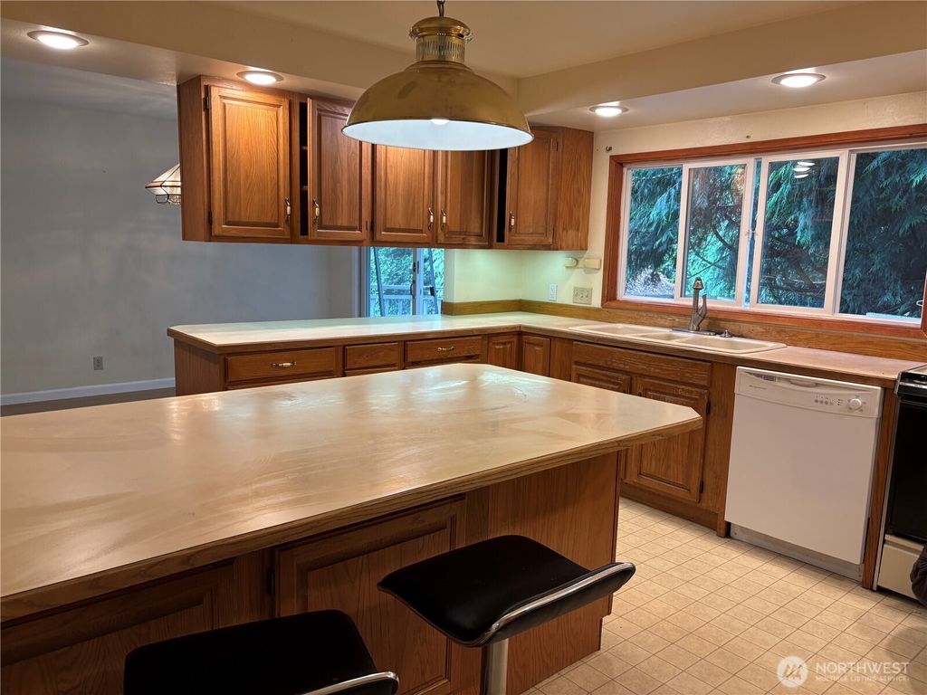 Photo of 10906 165th Place NE, Redmond, WA 98052 (MLS # 2394569)