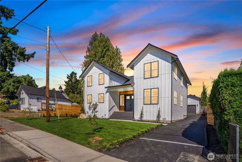 Photo of 325 J Avenue #A, Snohomish, WA 98290 (MLS # 2429674)