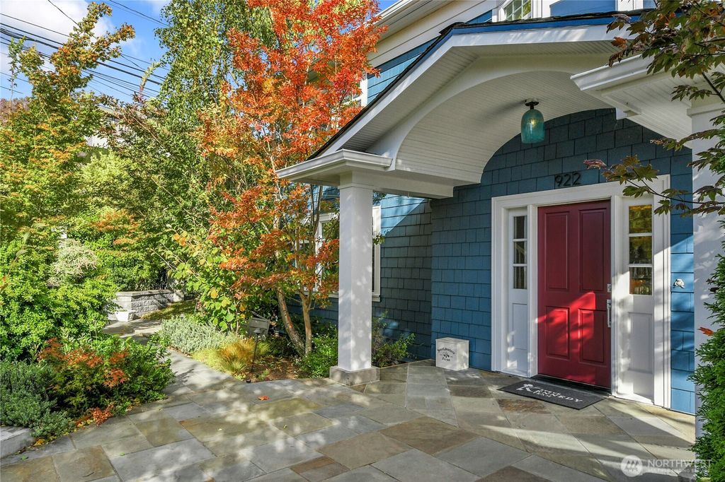 Photo of 922 Nob Hill Avenue N, Seattle, WA 98109 (MLS # 2488276)