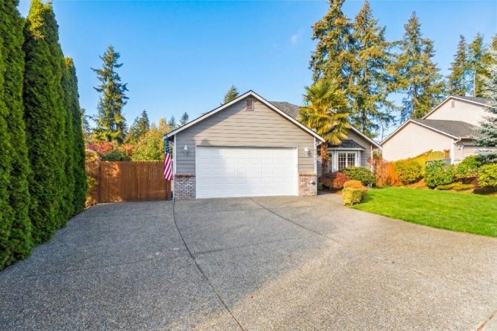 Photo of 5722 Hillpointe Cir CIR, Lynnwood, WA 98037 (MLS # 2596840)