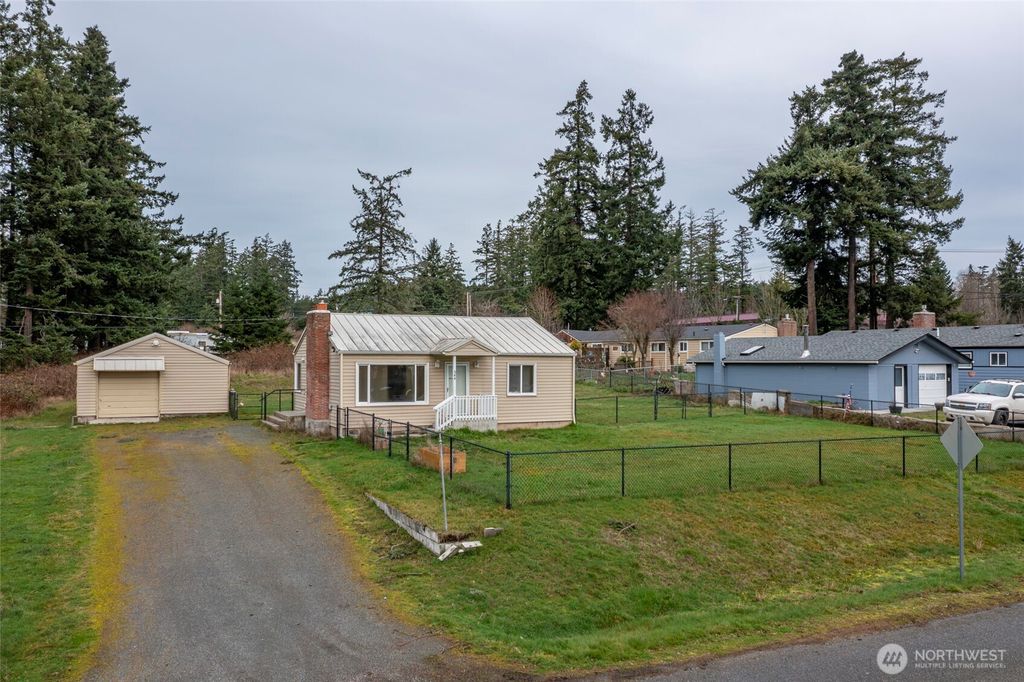Photo of 544 NE Easy Street, Oak Harbor, WA 98277 (MLS # 2476751)