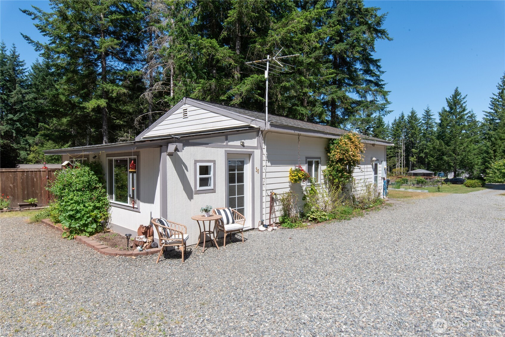 30 E Richardson Road