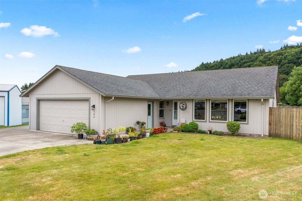 Photo of 142 Charles Street, Longview, WA 98632 (MLS # 2552321)