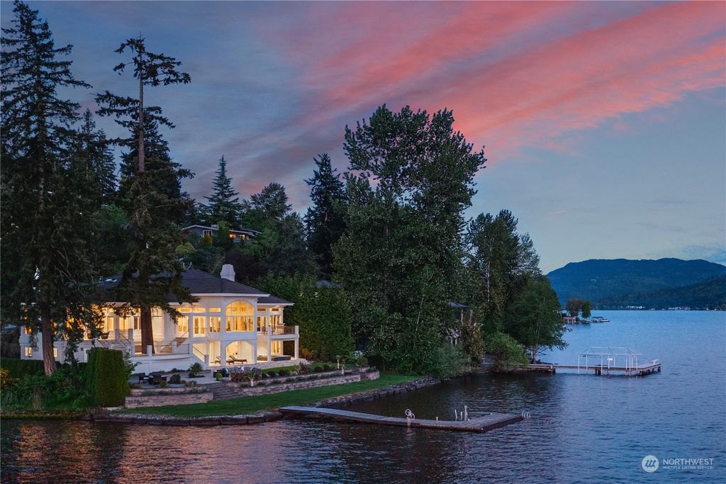 Photo of 2005 E Lake Sammamish Place SE, Sammamish, WA 98075 (MLS # 2072665)