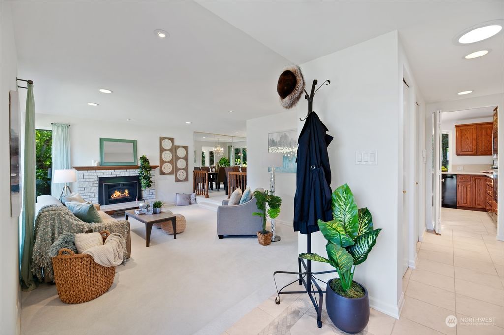 Photo of 12825 SE 67th Street, Bellevue, WA 98006 (MLS # 2142074)