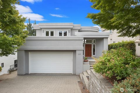 Photo of 227 8th Avenue, Kirkland, WA 98033 (MLS # 2556092)