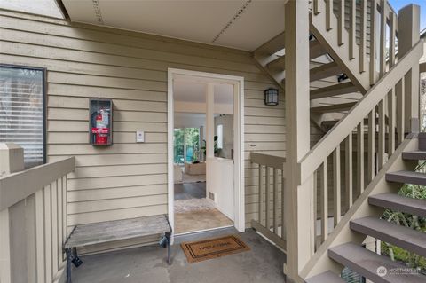 412 10th Street Unit B202, Kirkland, WA 98033 - MLS#: 2329859