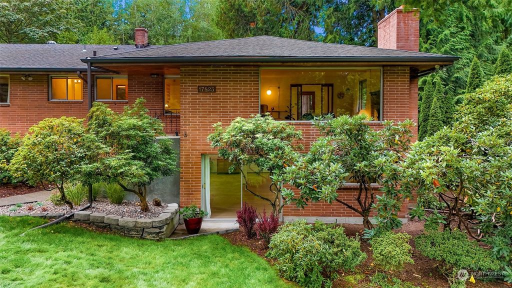 Photo of 17823 29th Avenue NE, Lake Forest Park, WA 98155 (MLS # 2294909)