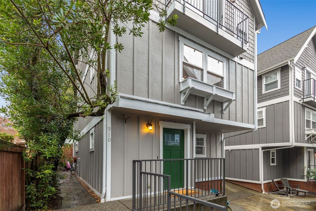 Photo of 910 N 74th Street, Seattle, WA 98103 (MLS # 2495348)