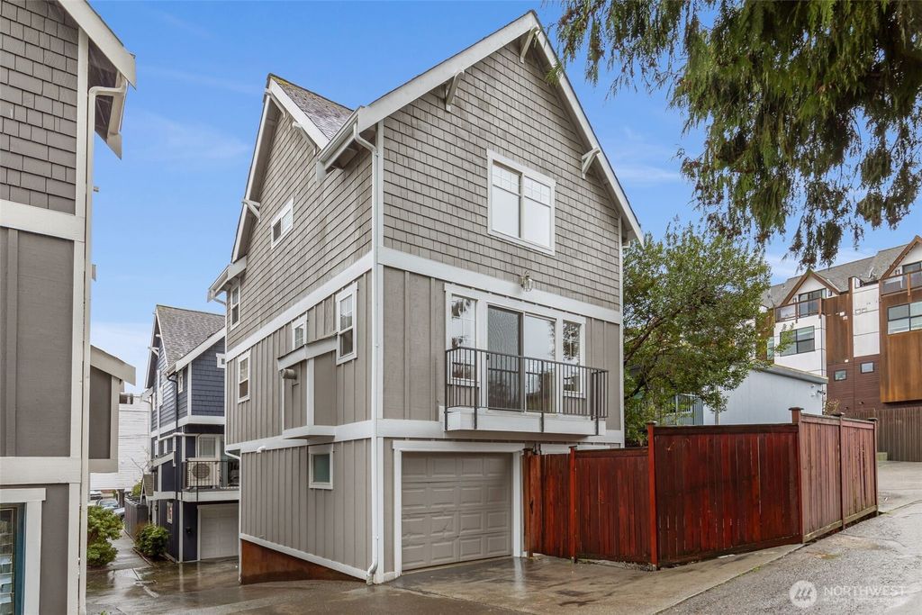 Photo of 910 N 74th Street, Seattle, WA 98103 (MLS # 2495348)