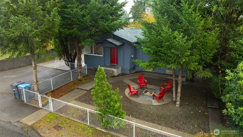 Photo of 1518 N Wycoff Avenue Ave, Bremerton, WA 98312 (MLS # 2454896)
