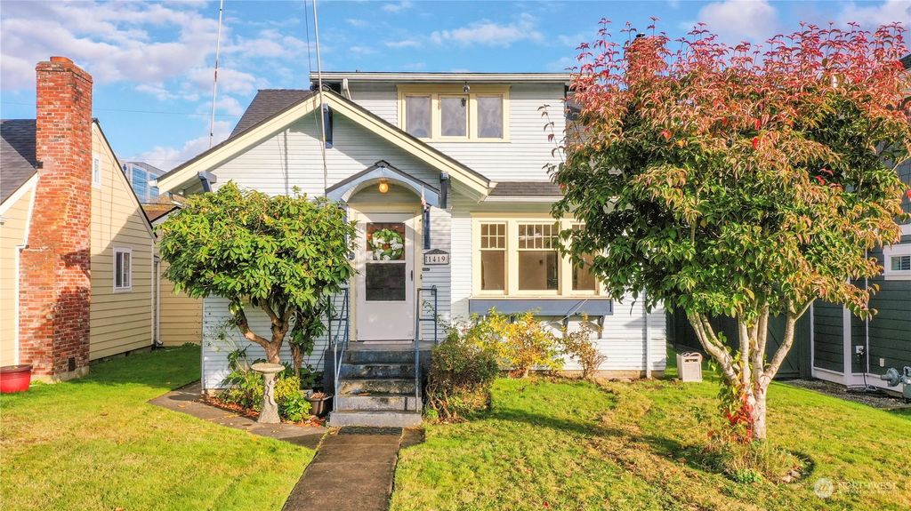 Photo of 1419 RUCKER Avenue, Everett, WA 98201 (MLS # 2305538)