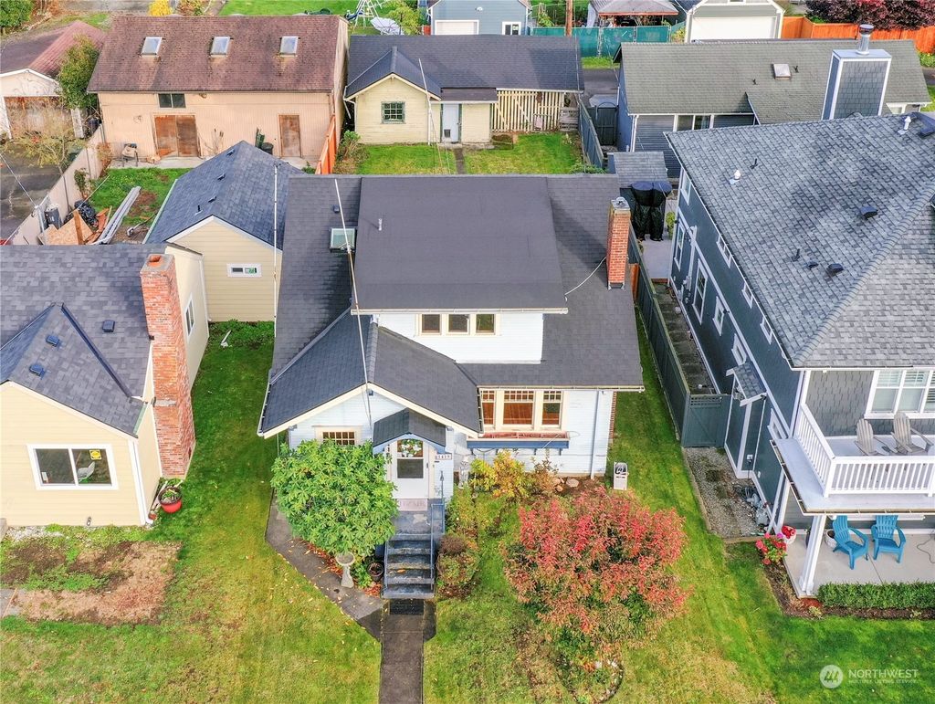 Photo of 1419 RUCKER Avenue, Everett, WA 98201 (MLS # 2305538)