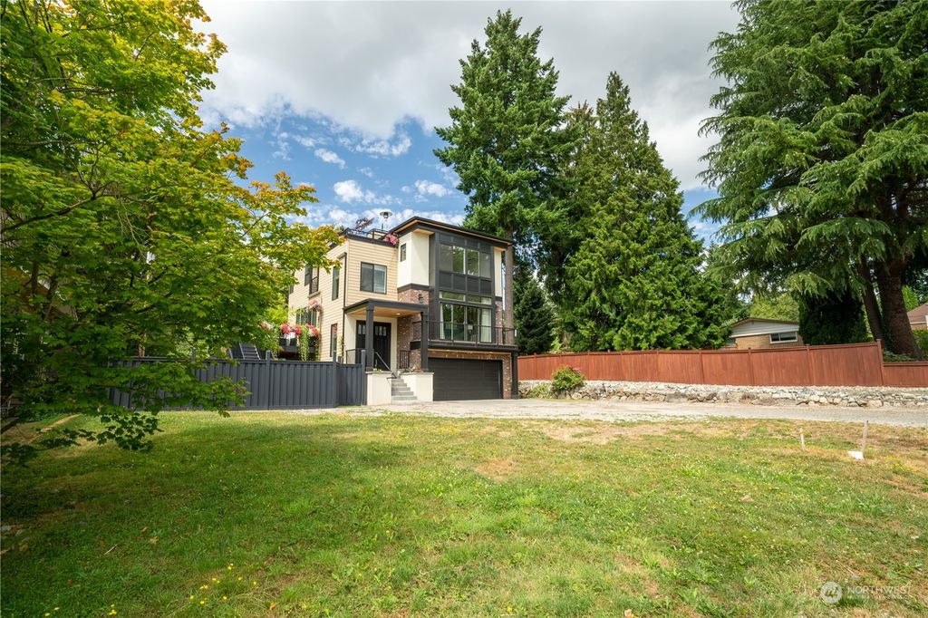 Photo of 18611 103rd Avenue NE, Bothell, WA 98011 (MLS # 2152686)