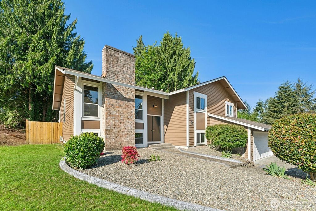 Photo of 4203 SW 328th Street, Federal Way, WA 98023 (MLS # 2510722)