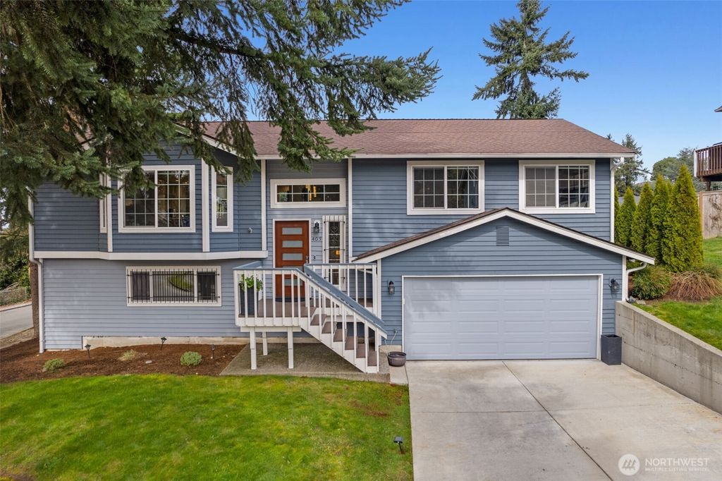 Photo of 403 Ferndale Avenue NE, Renton, WA 98056 (MLS # 2493759)