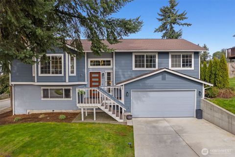Photo of 403 Ferndale Avenue NE, Renton, WA 98056 (MLS # 2493759)