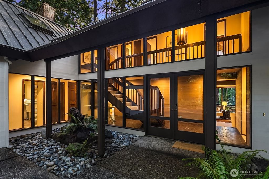 Photo of 9027 SE 50th Street, Mercer Island, WA 98040 (MLS # 2489338)