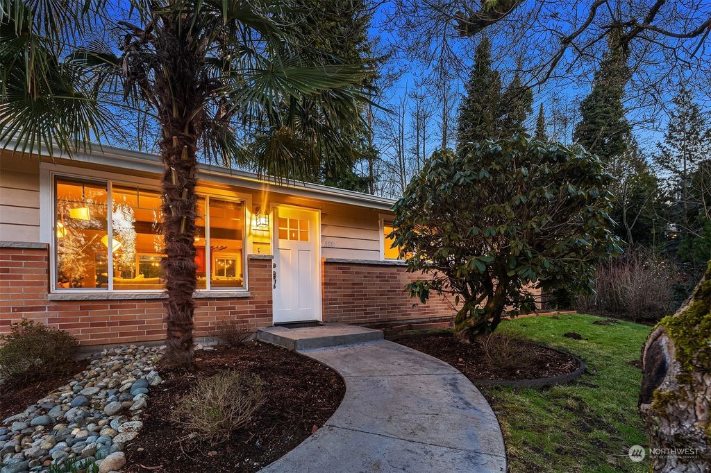 Photo of 828 2nd Avenue, Kirkland, WA 98033 (MLS # 2328881)