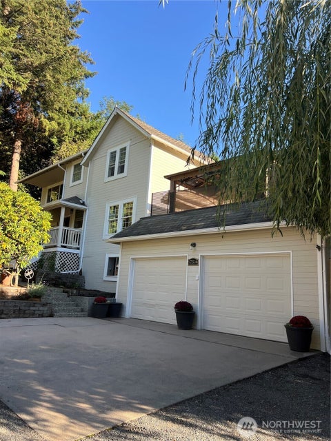 Photo of 17514 W Riverside Drive, Bothell, WA 98011 (MLS # 2584882)