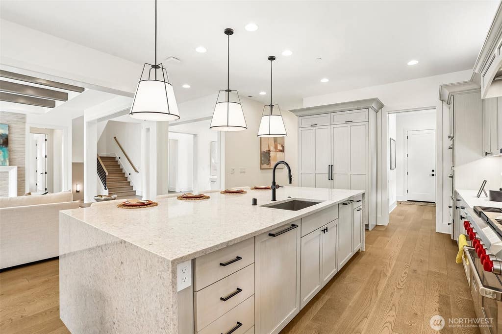 Photo of 3072 106th Street SE, Bellevue, WA 98004 (MLS # 2549468)
