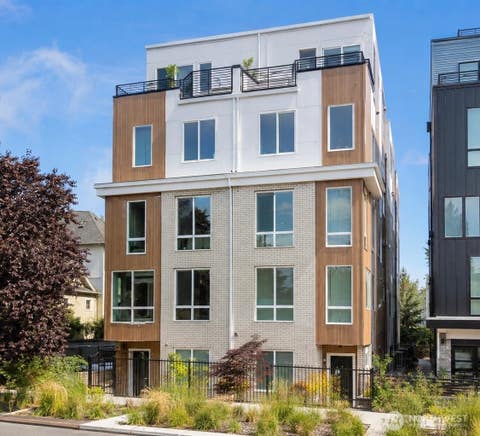 Photo of 222 10th Avenue E #D, Seattle, WA 98102 (MLS # 2570089)
