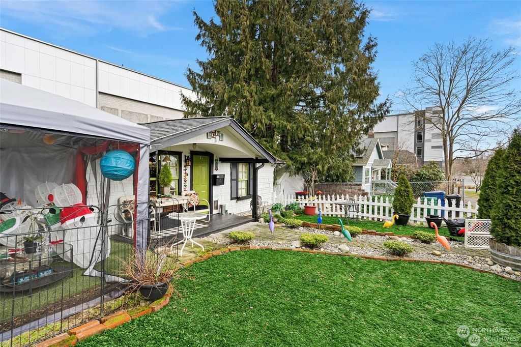 Photo of 920 N 93rd Street, Seattle, WA 98103 (MLS # 2247143)