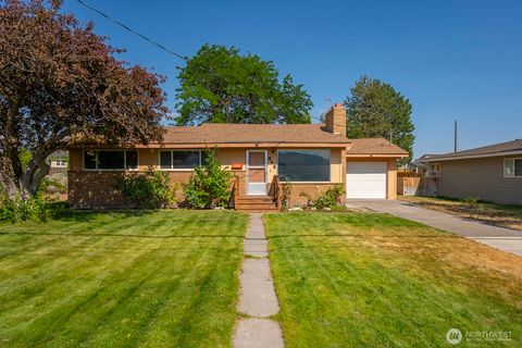 Photo of 272 D Street SE, Ephrata, WA 98823 (MLS # 2411451)