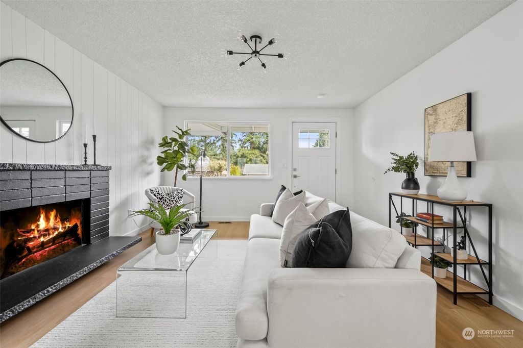 Photo of 4715 S 285th Place, Auburn, WA 98001 (MLS # 2196615)