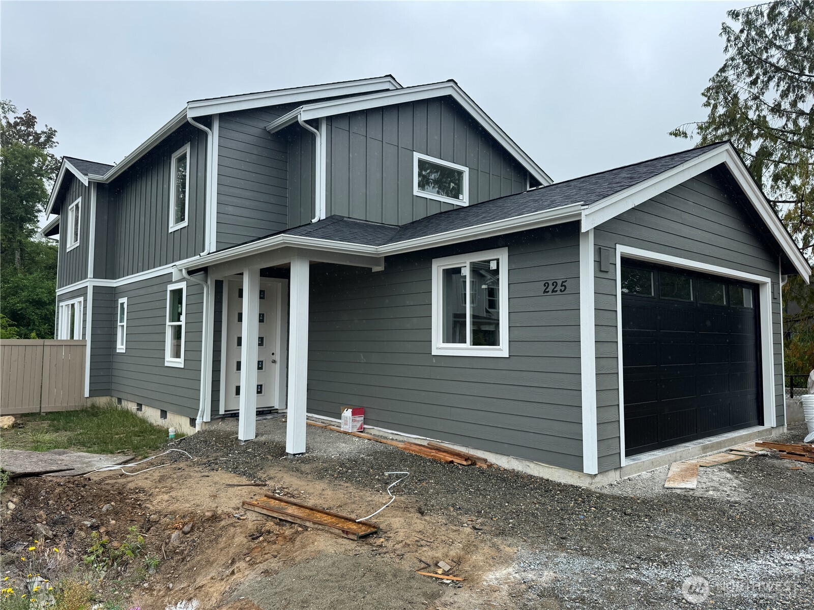 225 N 54th Place