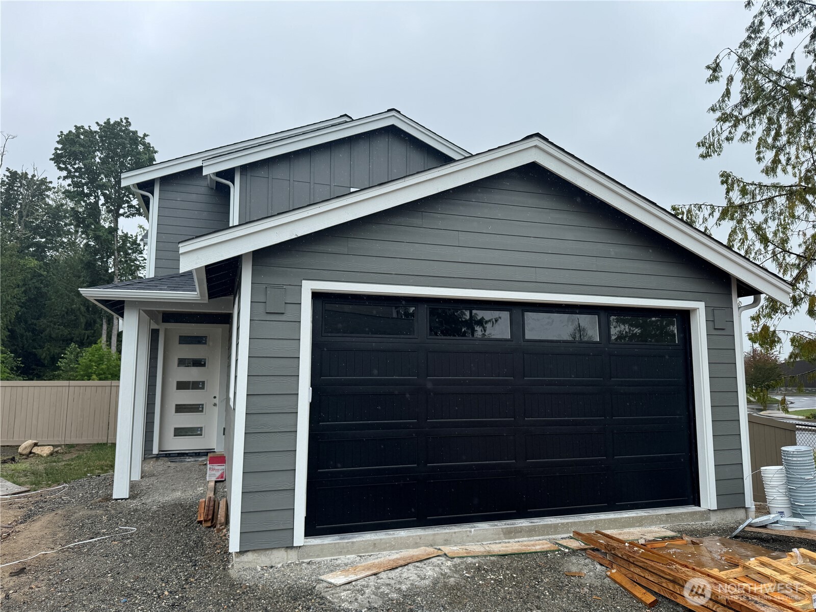 225 N 54th Place