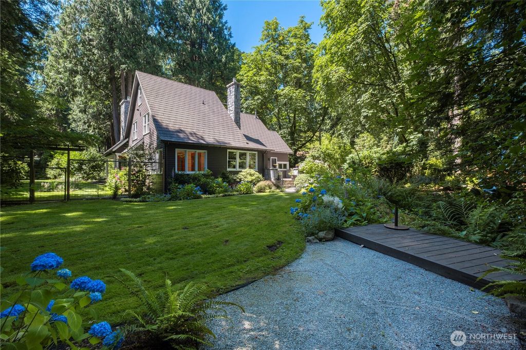 Photo of 18269 35th Avenue NE, Lake Forest Park, WA 98155 (MLS # 2407011)