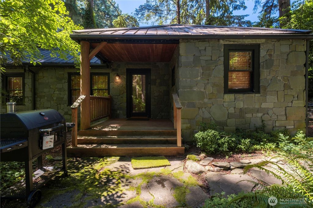 Photo of 18269 35th Avenue NE, Lake Forest Park, WA 98155 (MLS # 2407011)